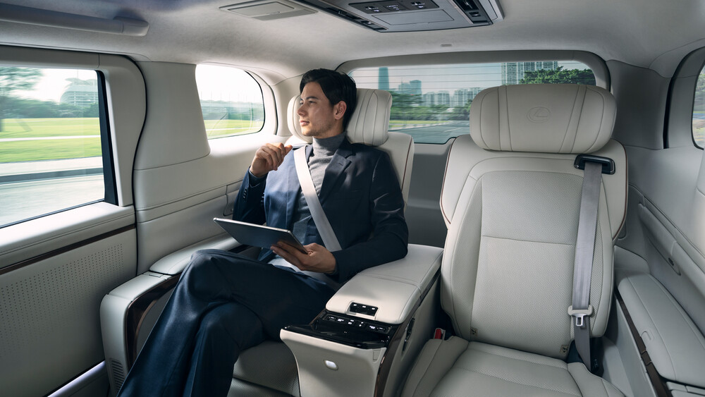 Lexus LM_World Premier_10.jpg
