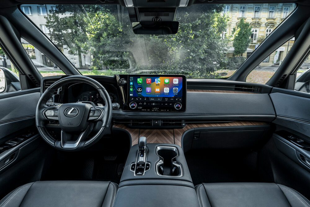2023_LEXUS_LM_350h_7Seater_White_DPL_Detail_001.jpg